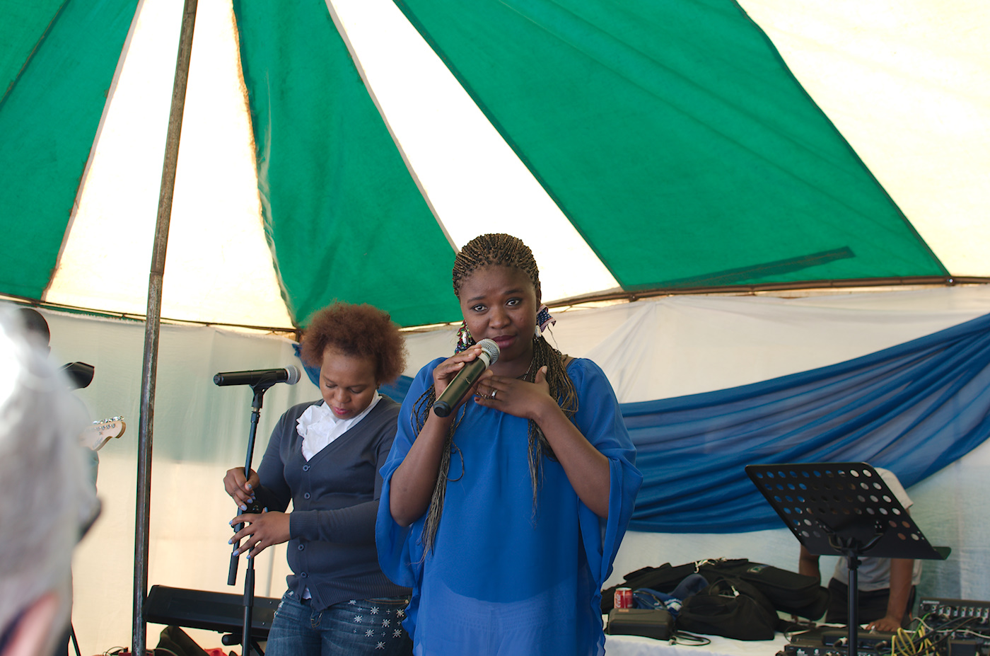 The awesome Thabisa Mhlakulwana lent her powerful voice with a few jazz and soul classics in English and isiXhosa.