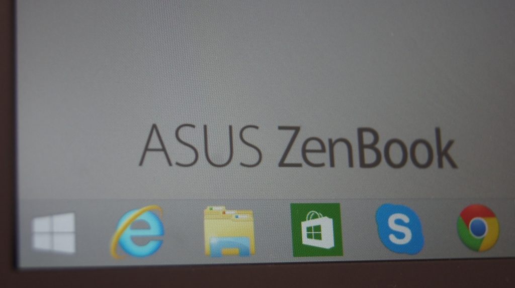 ASUS Zenbook UX305 Display