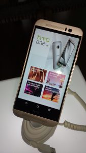 HTC One M9 On Display