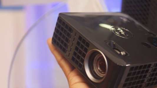 You don't even need to connect a PC to this projector thanks to 1GB internal storage.